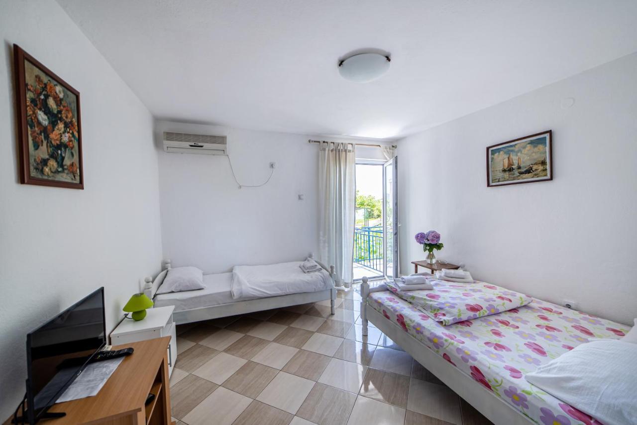 Apartments Vila Nikolic ラファイロヴィチ エクステリア 写真