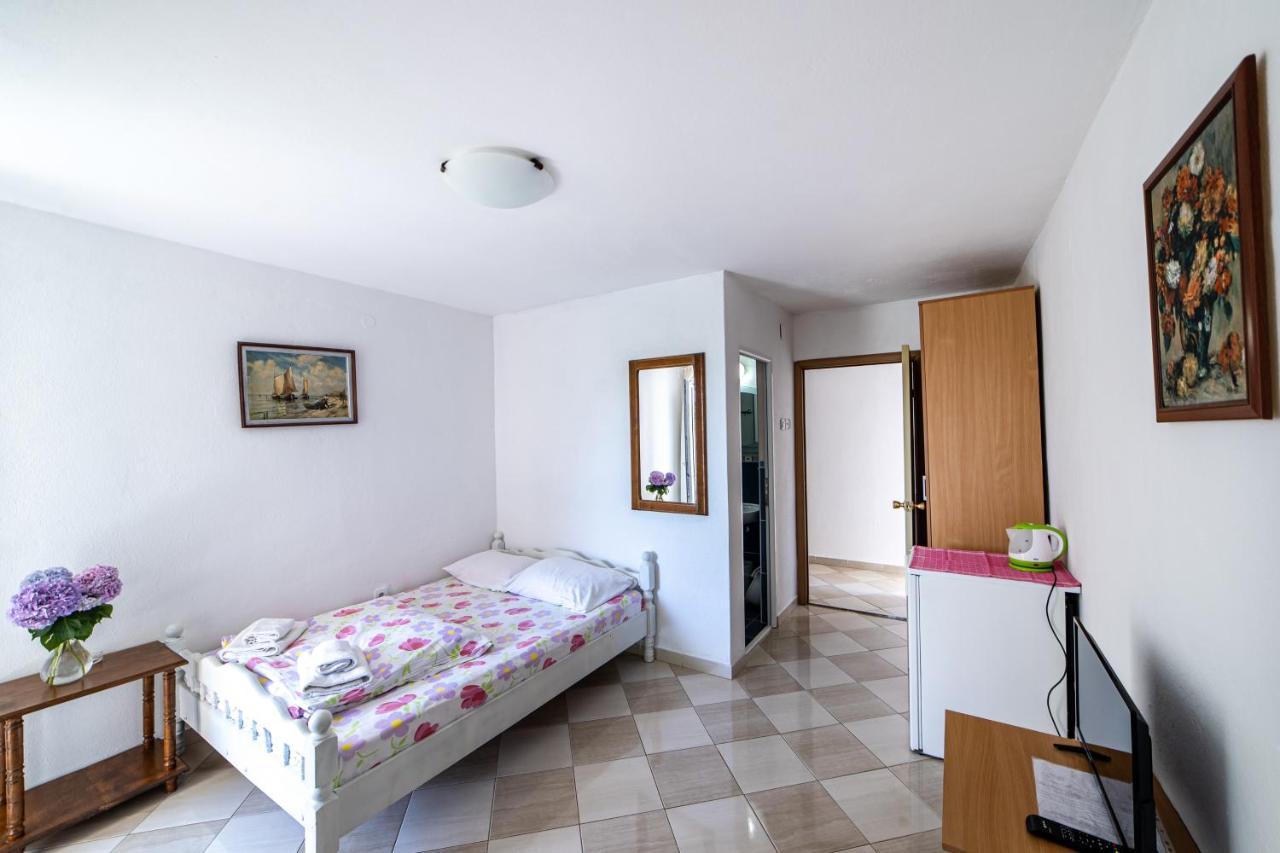 Apartments Vila Nikolic ラファイロヴィチ エクステリア 写真