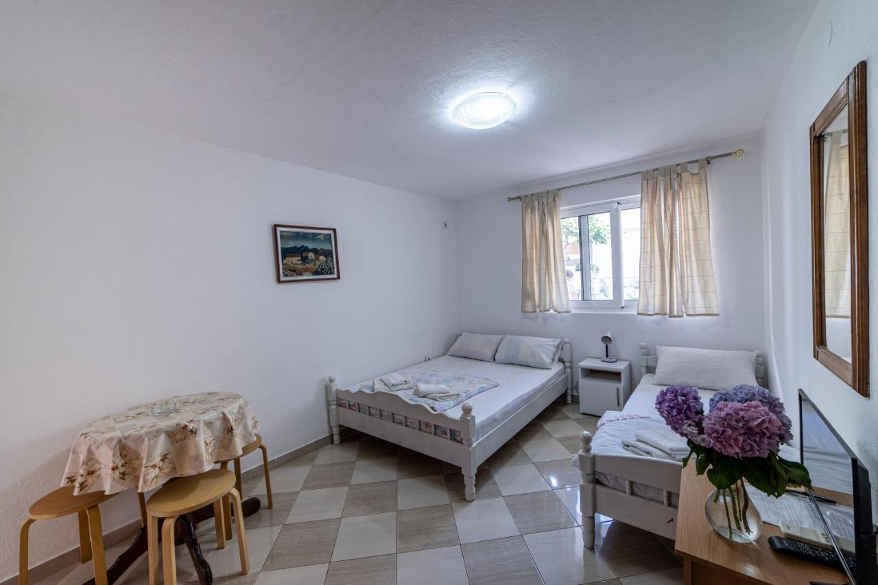 Apartments Vila Nikolic ラファイロヴィチ エクステリア 写真