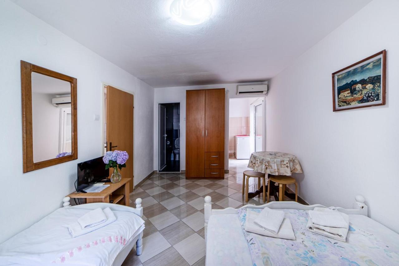 Apartments Vila Nikolic ラファイロヴィチ エクステリア 写真