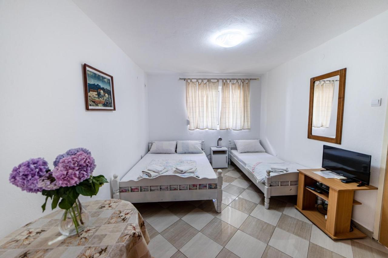 Apartments Vila Nikolic ラファイロヴィチ エクステリア 写真